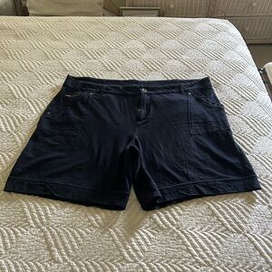 Avenue Black Short 22/24